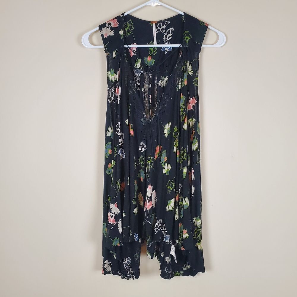 Free People Love Potion Black Floral Lace Trimmed Flyaway Tank Size large